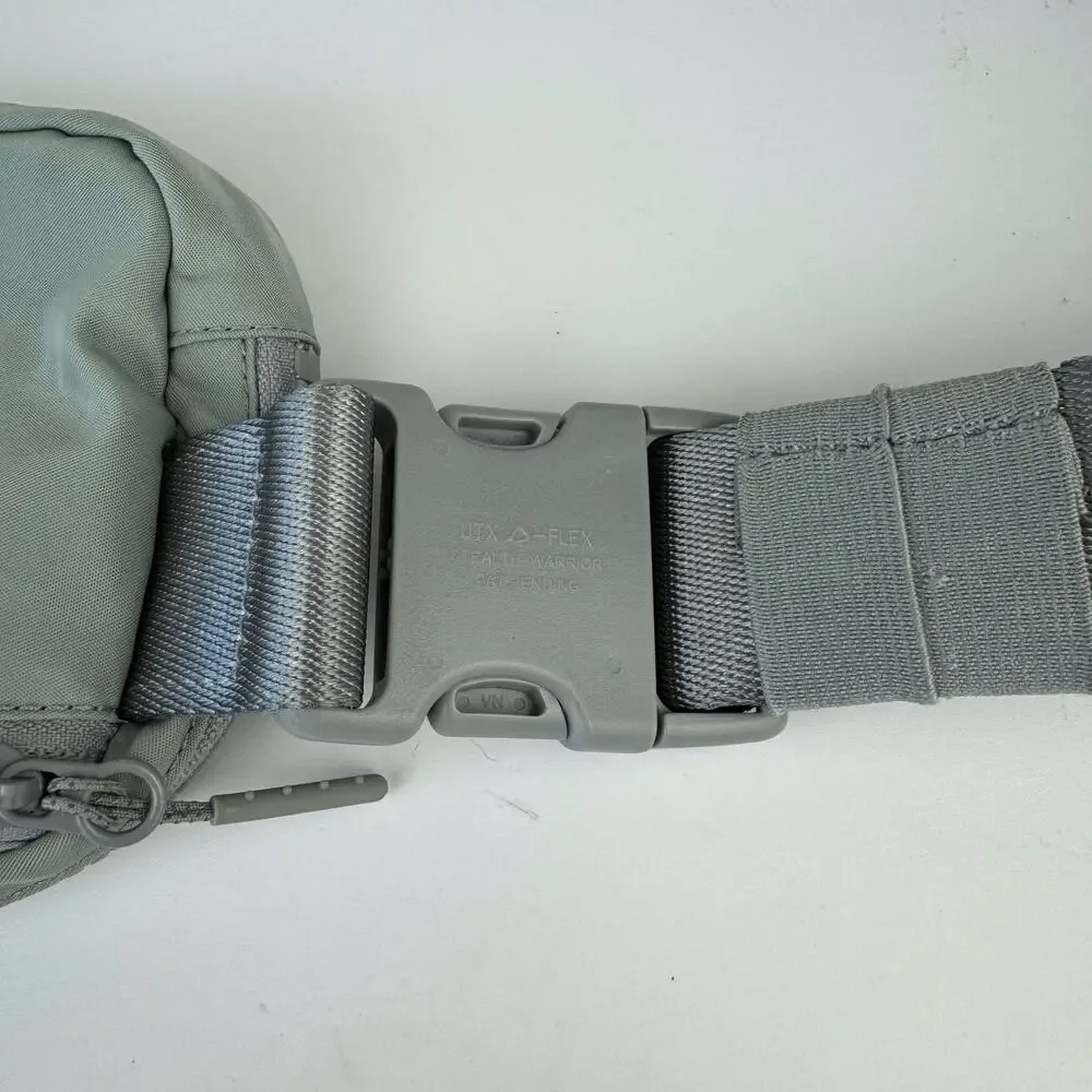 Lululemon Everywhere Belt Bag *1L Silver Drop